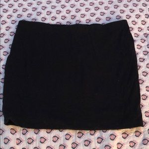 H&M black pencil skirt.